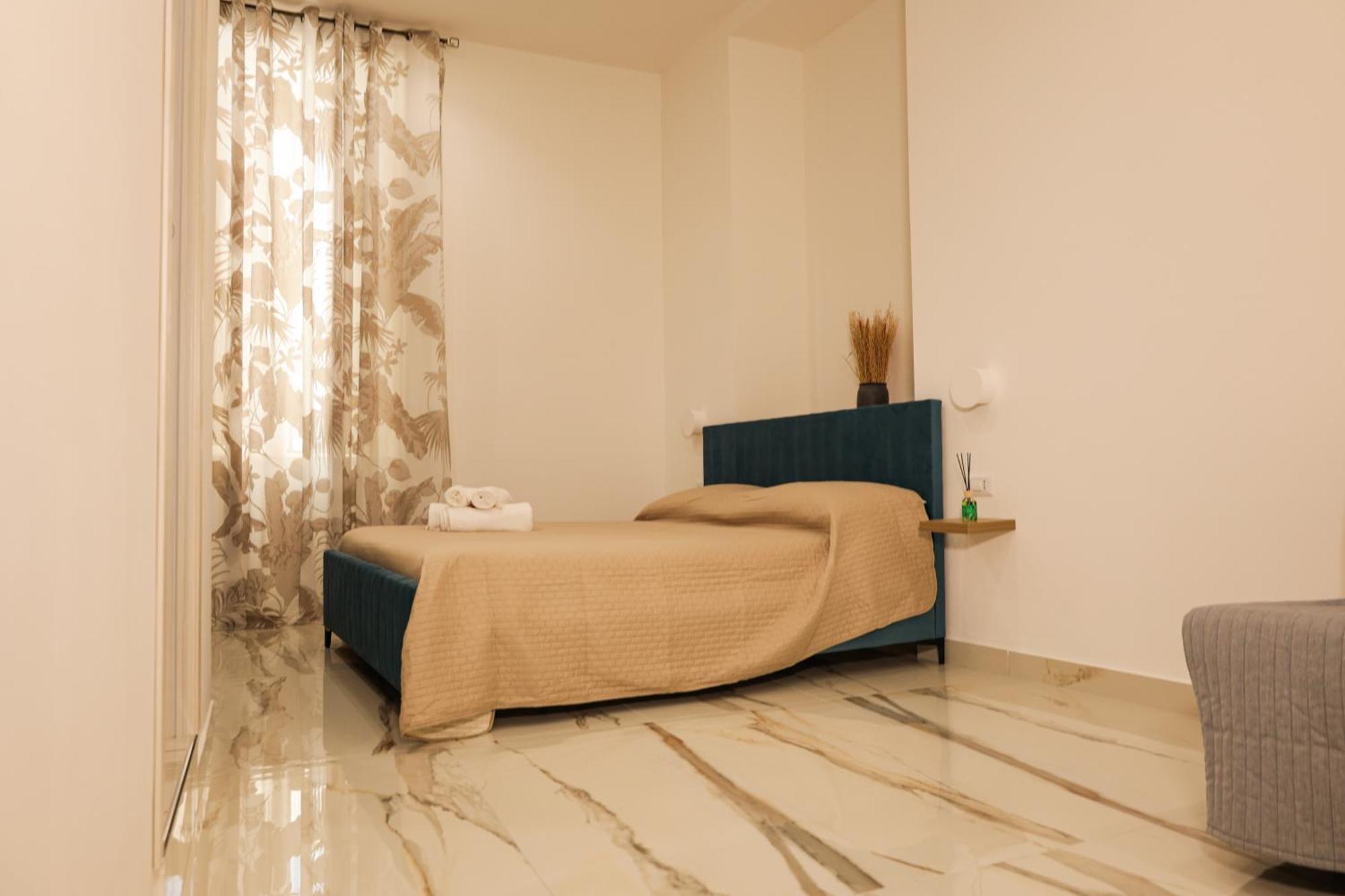 Napoli Station Rooms エクステリア 写真